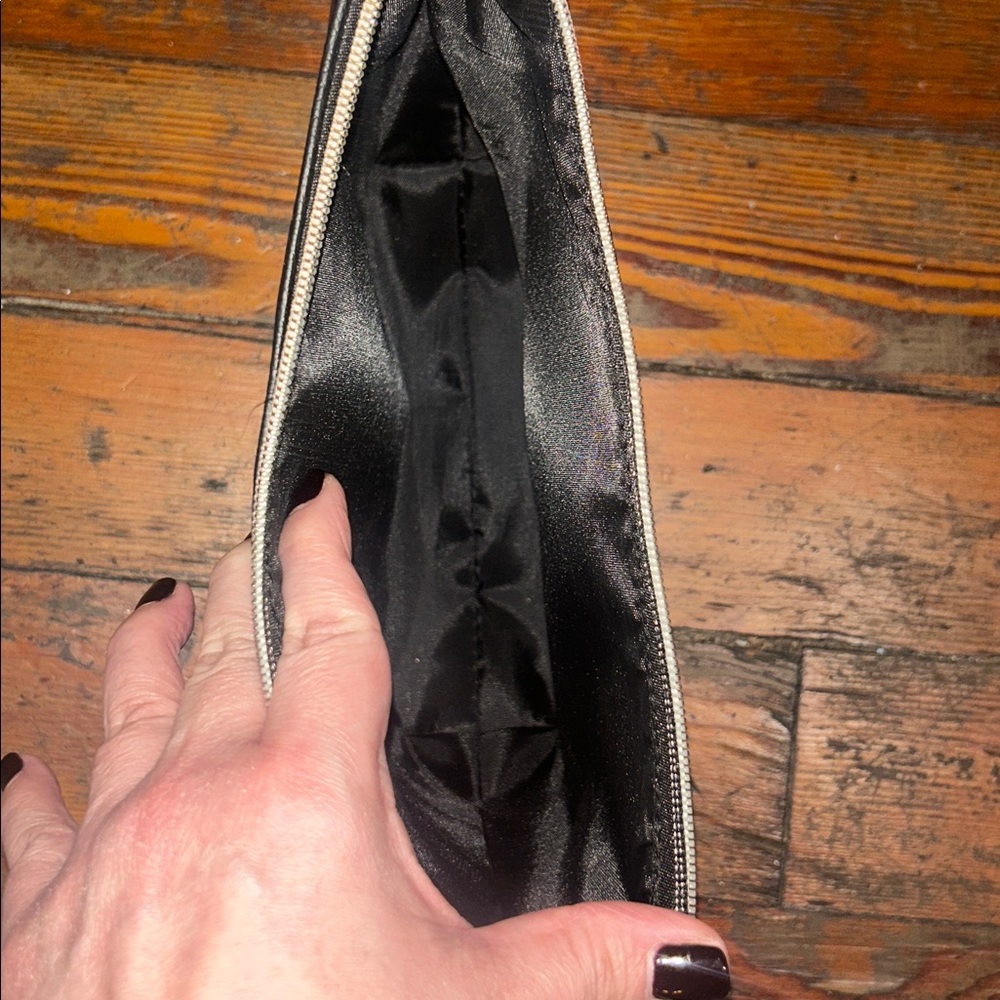 ⚡️LIMITED EDITION⚡️Jeffree Star Bat Wing Makeup Bag - Picture 4 of 4